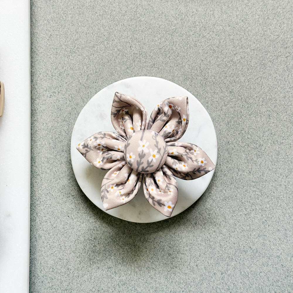 Nude Flowers Collar Flower