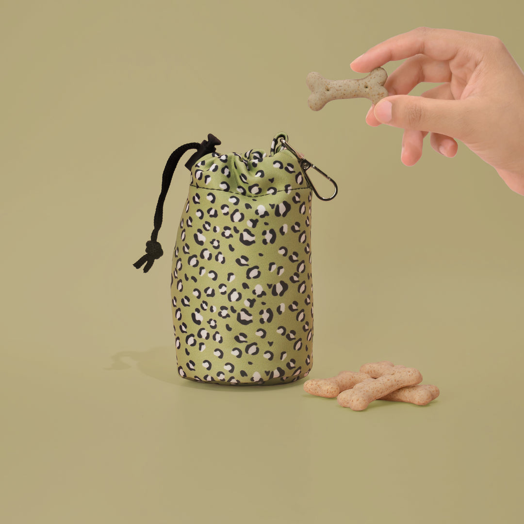 Light-Green-Leopard-Print-Drawstring-Closure-Dog-Treat-Pouch-With-Clip