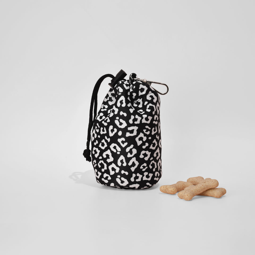 Black-and-White-Leopard-Print-Drawstring-Closure-Dog-Treat-Pouch-With-Clip